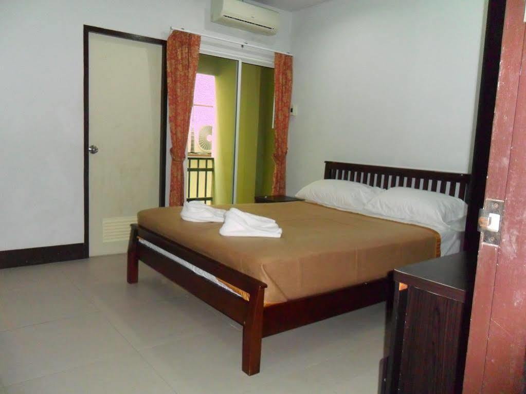 Malee Guesthouse And Restaurant Pattaya Εξωτερικό φωτογραφία