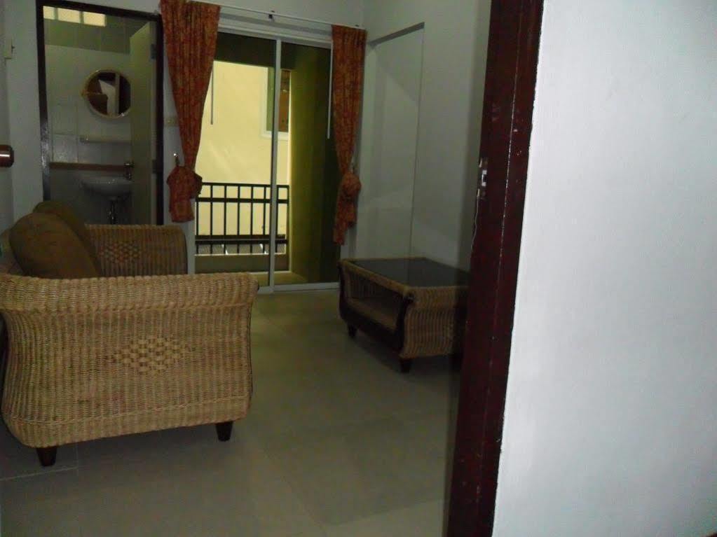 Malee Guesthouse And Restaurant Pattaya Εξωτερικό φωτογραφία
